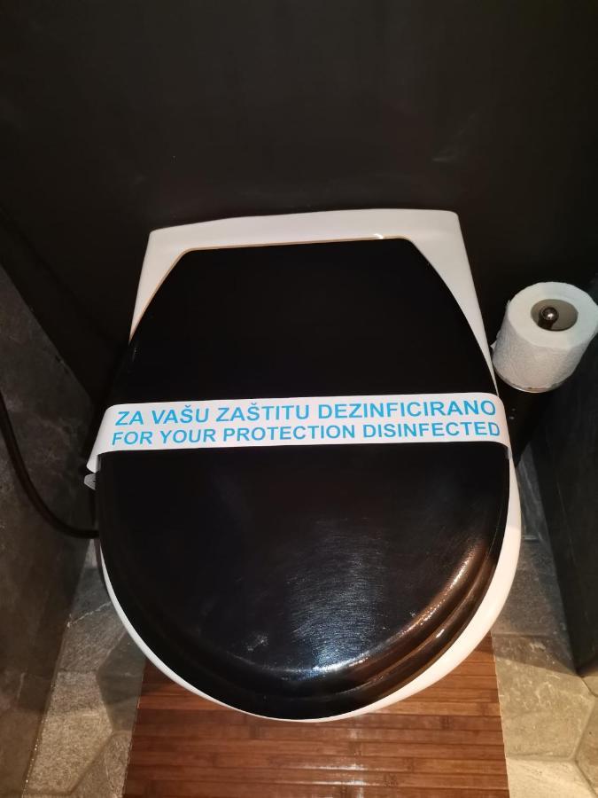 Studio Apartman Black & White Centar Sarajevo Free Parking מראה חיצוני תמונה