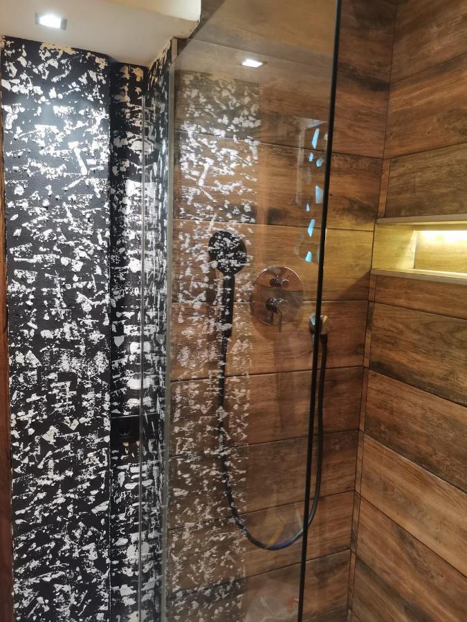 Studio Apartman Black & White Centar Sarajevo Free Parking מראה חיצוני תמונה