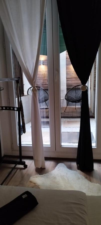 Studio Apartman Black & White Centar Sarajevo Free Parking מראה חיצוני תמונה