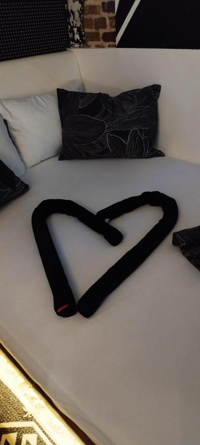Studio Apartman Black & White Centar Sarajevo Free Parking מראה חיצוני תמונה