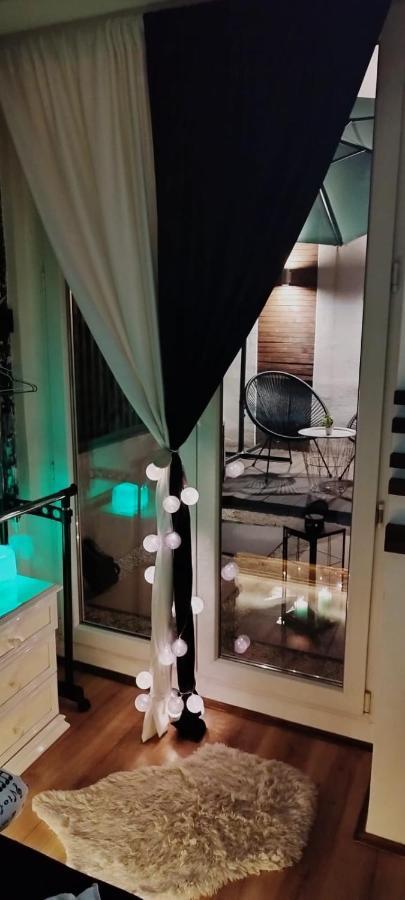 Studio Apartman Black & White Centar Sarajevo Free Parking מראה חיצוני תמונה